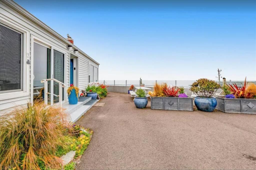 Condo By The Sea Линкън Сити Екстериор снимка
