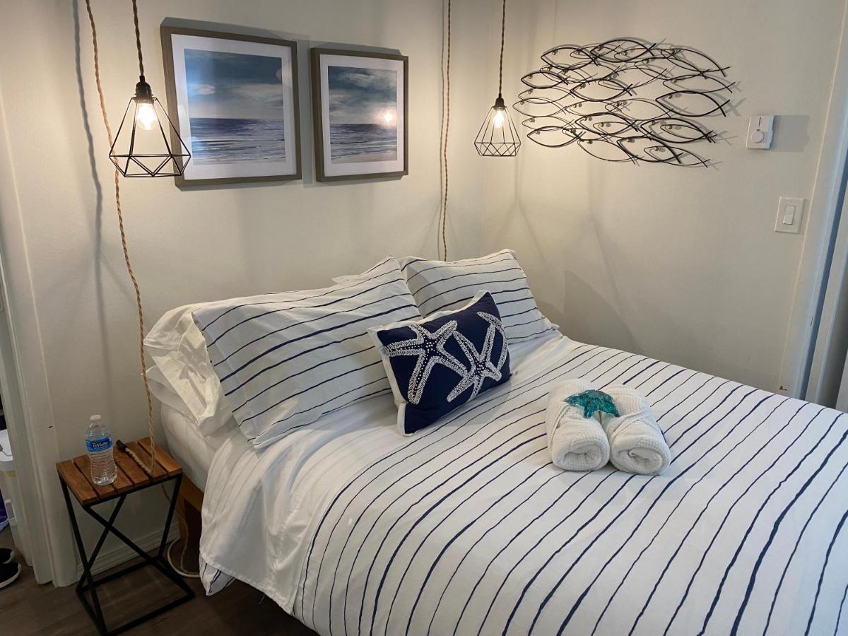 Condo By The Sea Линкън Сити Екстериор снимка
